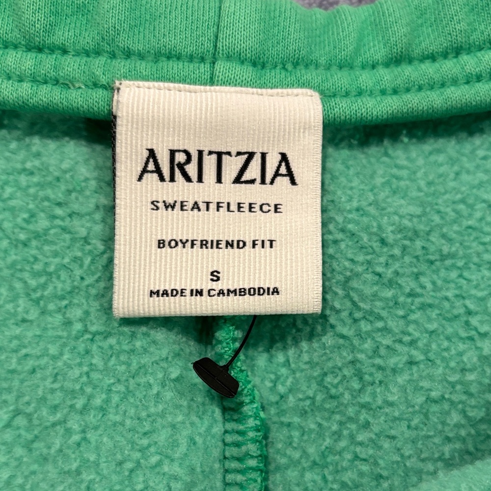 Aritzia Green Boyfriend Fit CozyFleece Shorts - Picture 3 of 3